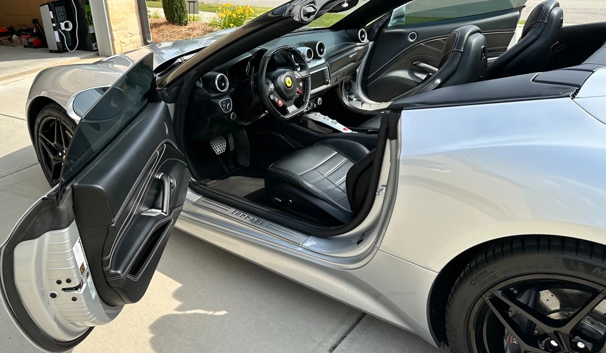 2017 Ferrari California T - Image 27 of 31
