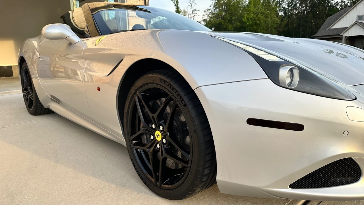 2017 Ferrari California T - Image 21 of 31