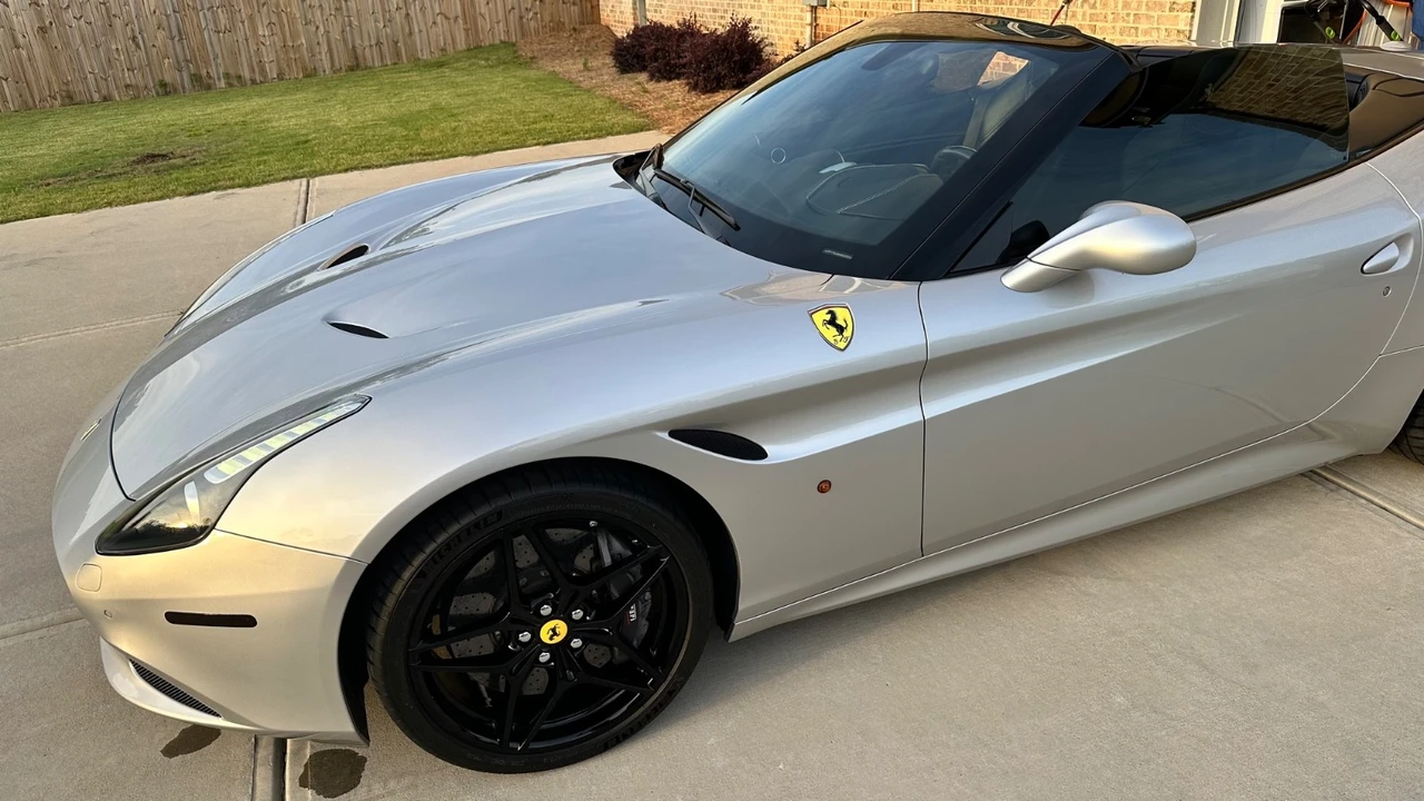 2017 Ferrari California T - Image 18 of 31