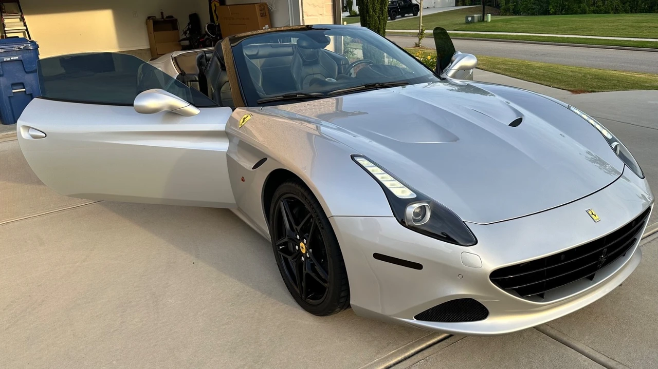 2017 Ferrari California T - Image 10 of 31