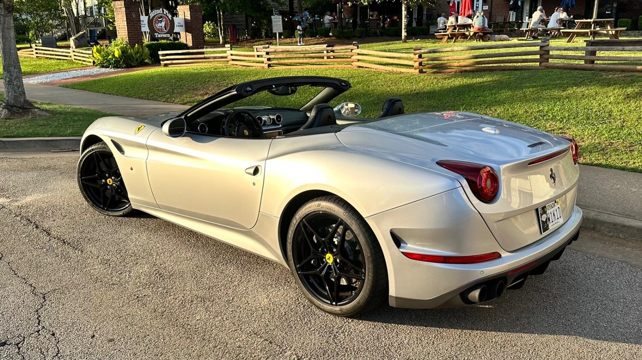 2017 Ferrari California T - Image 24 of 31