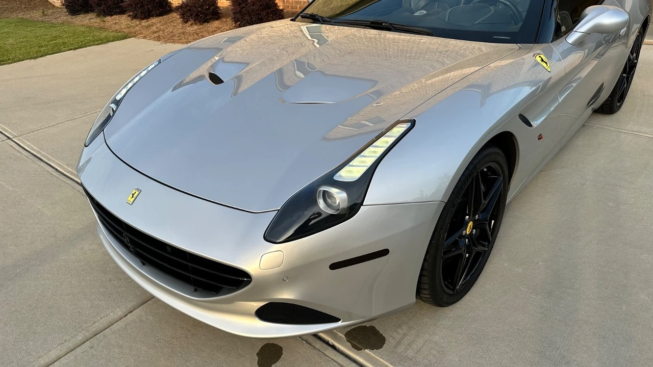 2017 Ferrari California T - Image 17 of 31