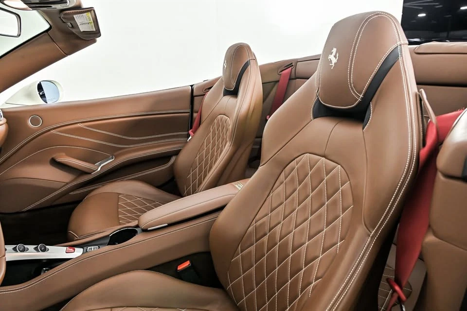 2017 Ferrari California T - Image 18 of 20