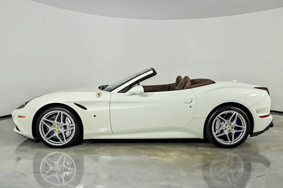 2017 Ferrari California T - Image 6 of 20