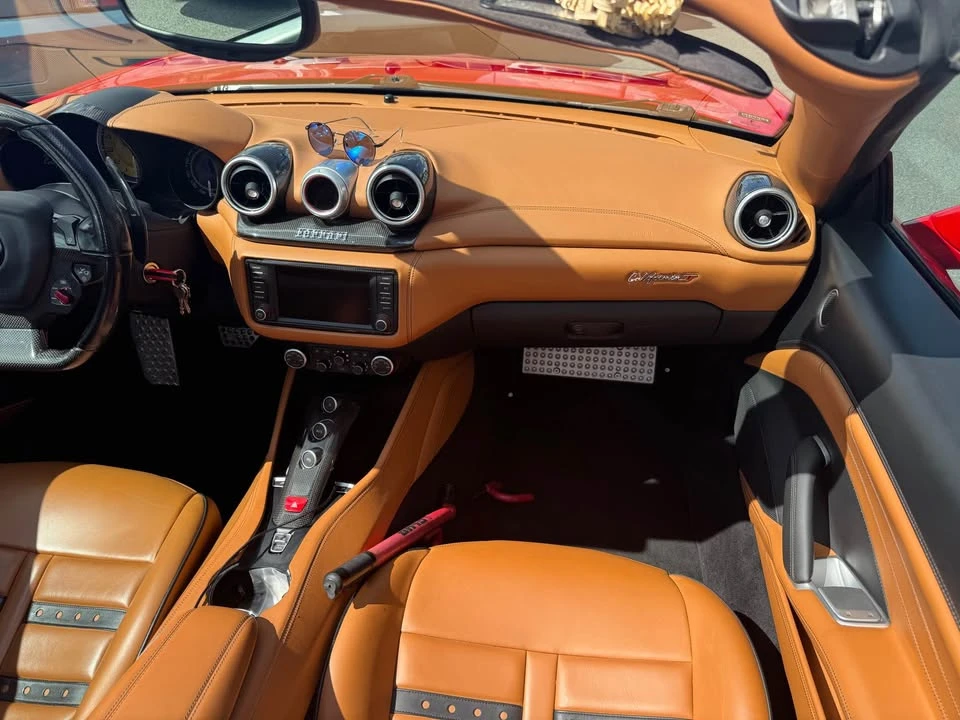 2017 Ferrari California T - Image 10 of 13