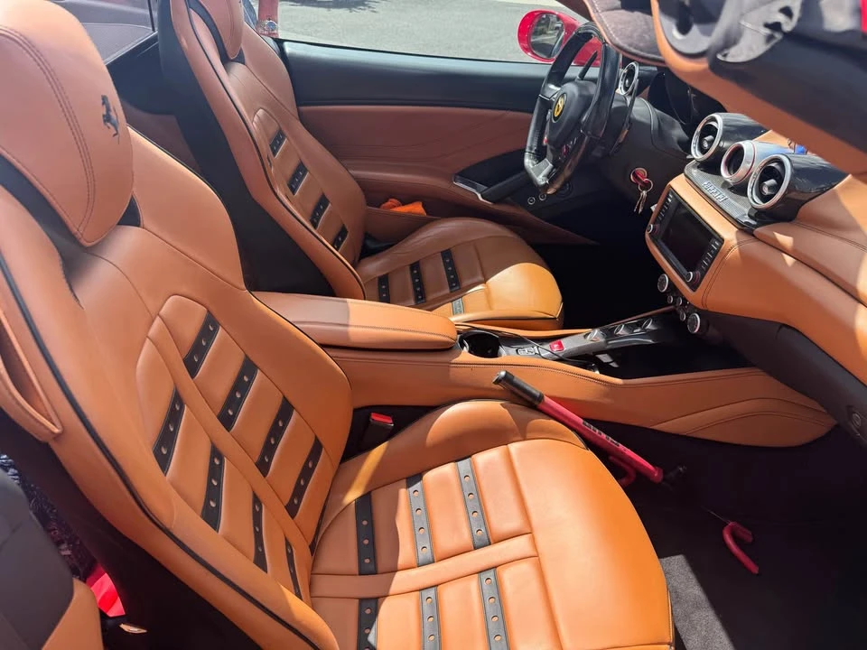 2017 Ferrari California T - Image 12 of 13