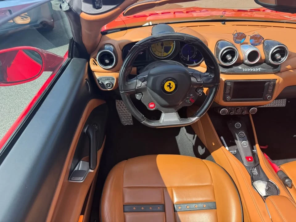 2017 Ferrari California T - Image 8 of 13