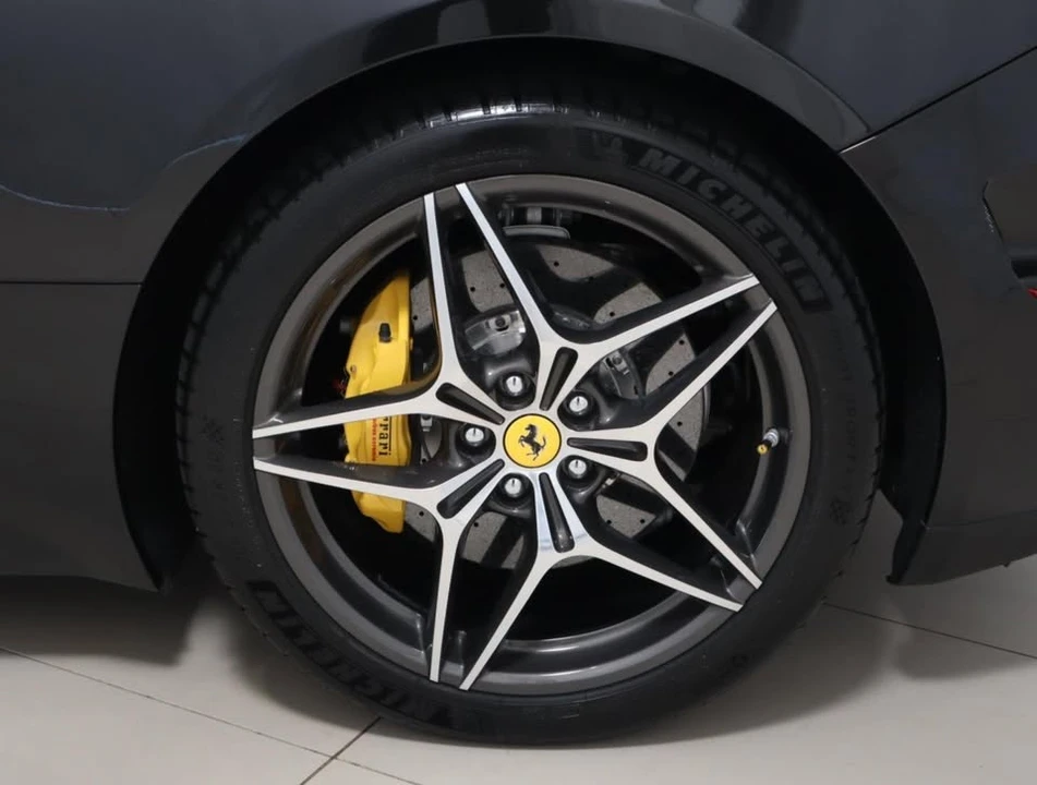 2017 Ferrari California T - Image 19 of 20