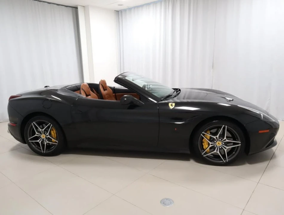 2017 Ferrari California T - Image 8 of 20