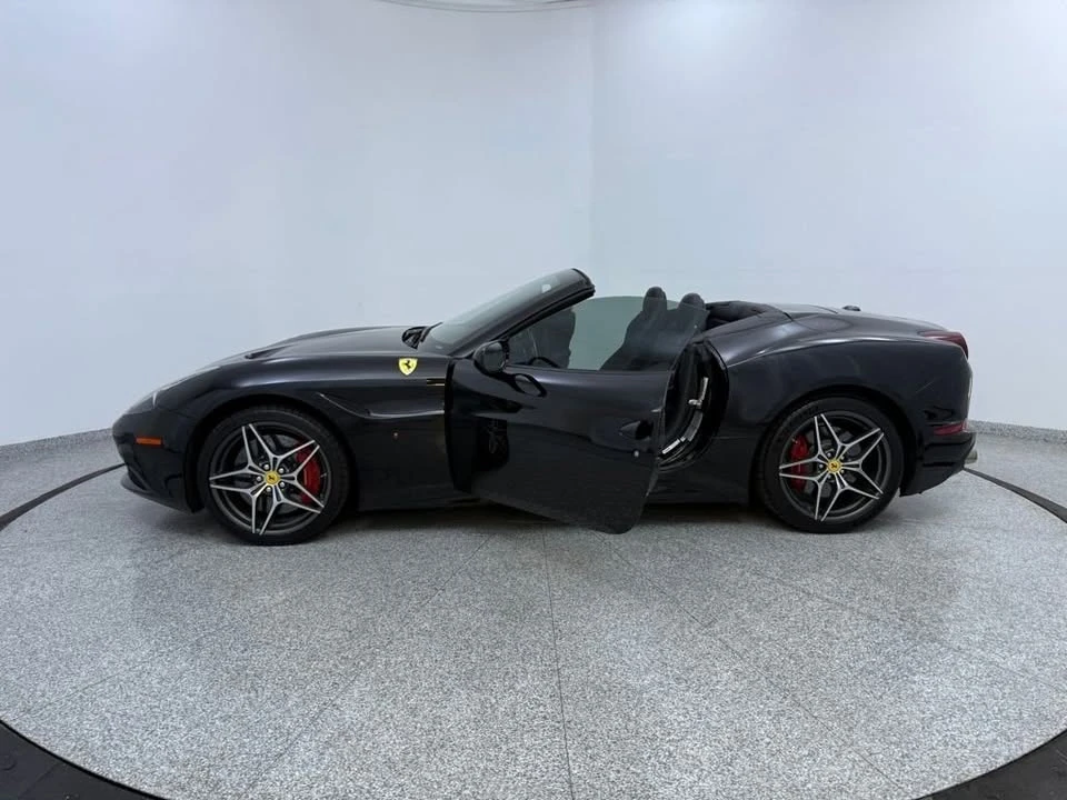 2017 Ferrari California T - Image 16 of 20