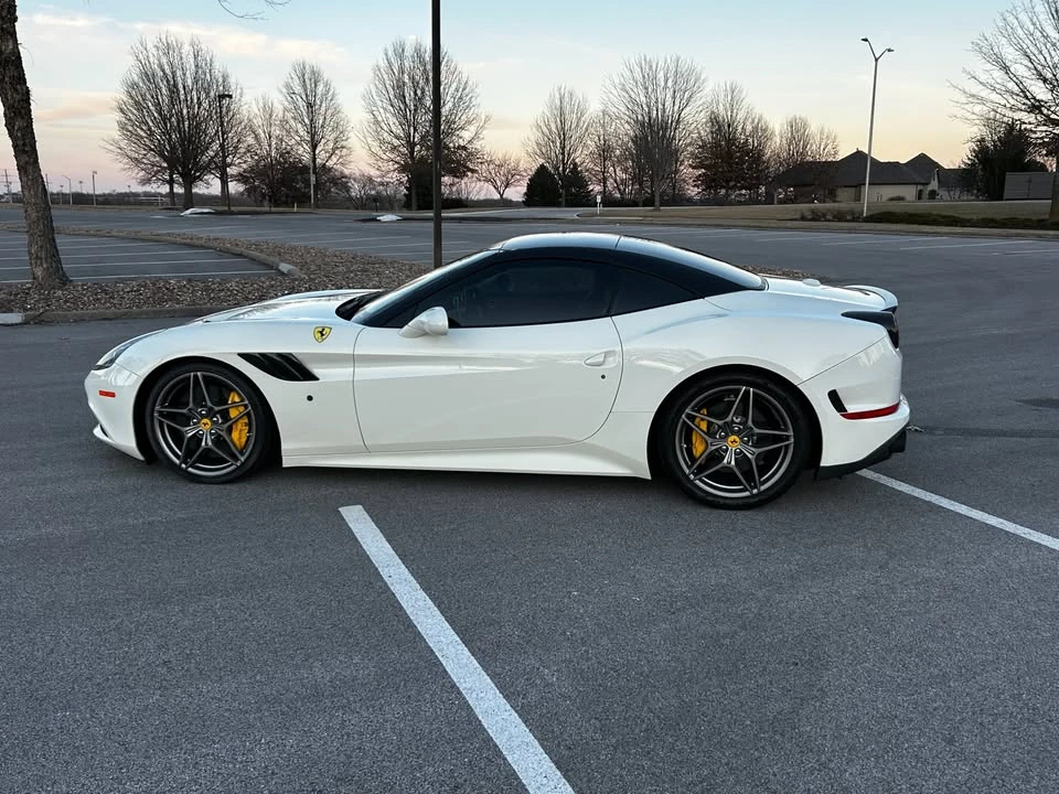 2017 Ferrari California T - Image 5 of 8