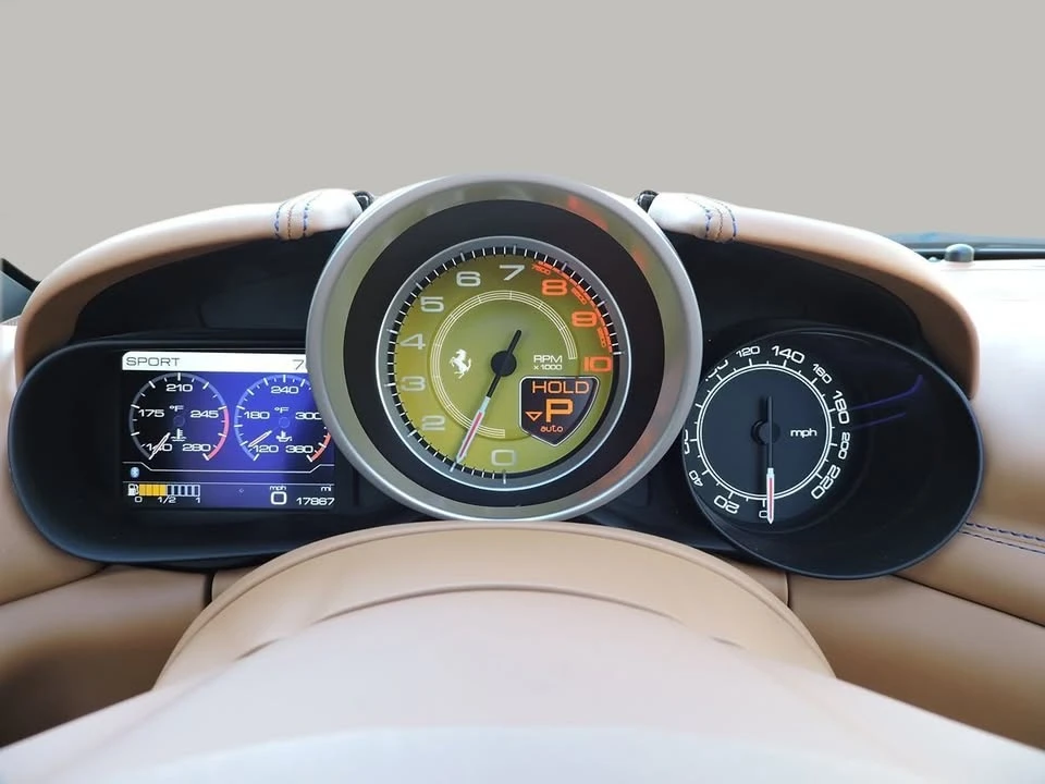 2017 Ferrari California T - Image 13 of 20