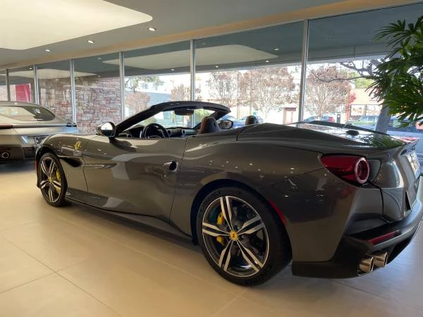 2017 Ferrari California T - Image 2 of 12