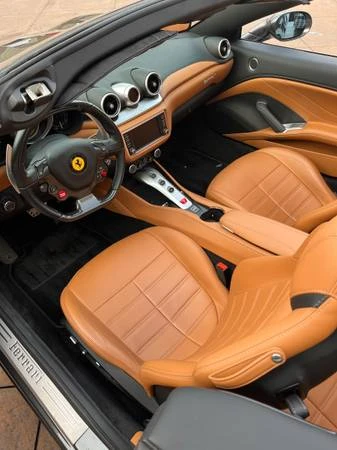 2017 Ferrari California T - Image 9 of 12
