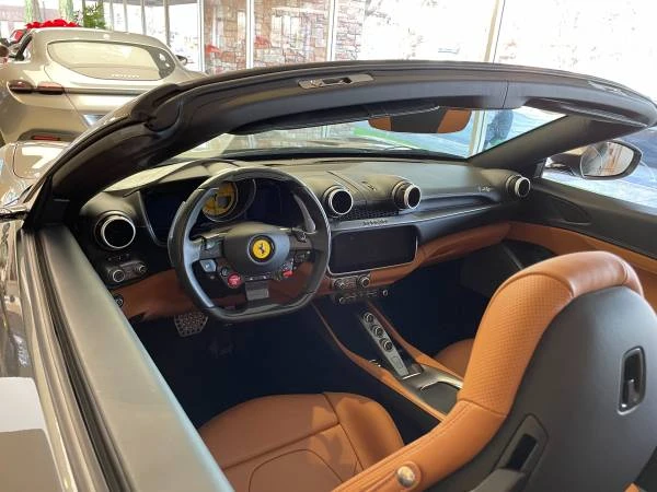 2017 Ferrari California T - Image 3 of 12