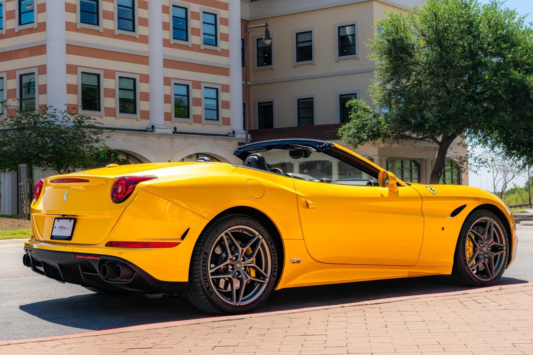 2017 Ferrari California T - Image 4 of 31