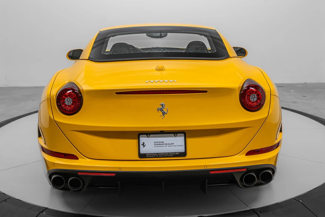 2017 Ferrari California T - Image 28 of 31