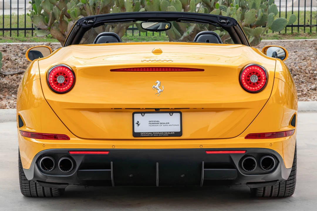 2017 Ferrari California T - Image 5 of 31