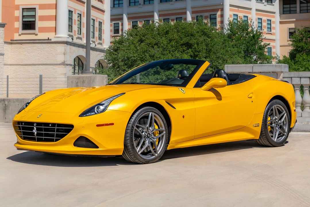 2017 Ferrari California T - Image 3 of 31