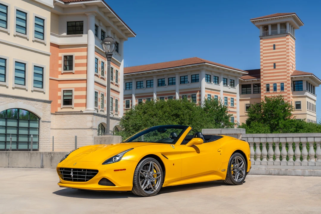 2017 Ferrari California T - Image 6 of 31