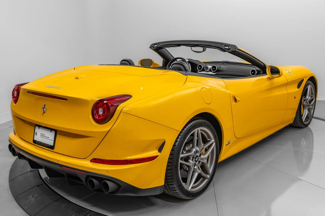 2017 Ferrari California T - Image 19 of 31