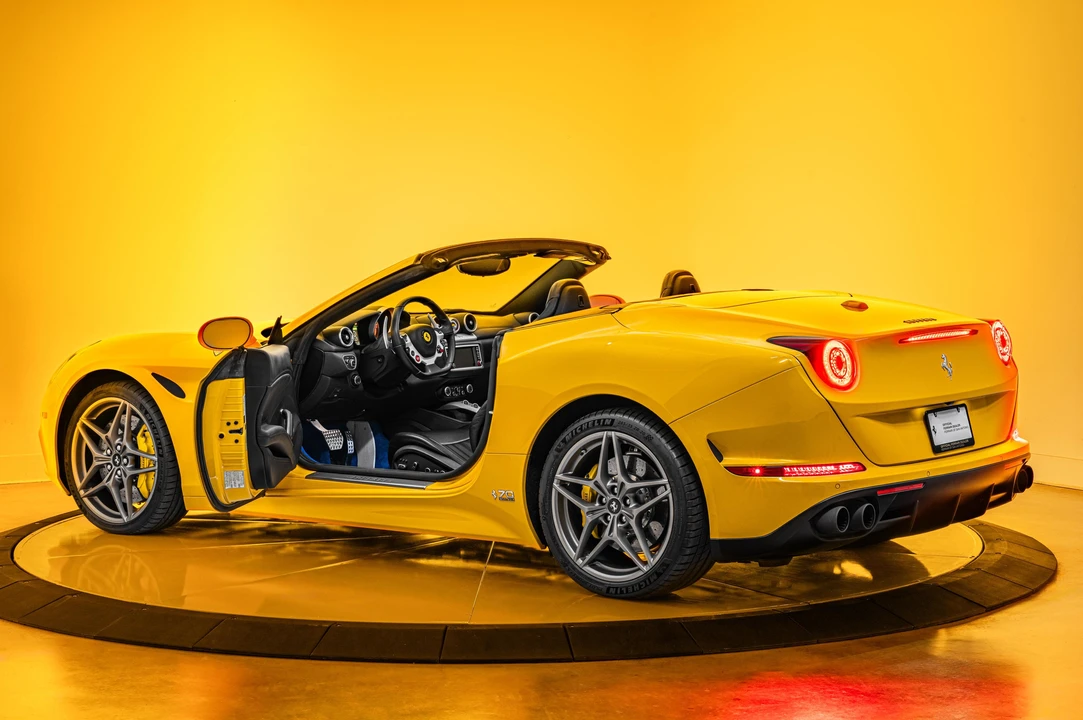 2017 Ferrari California T - Image 15 of 31