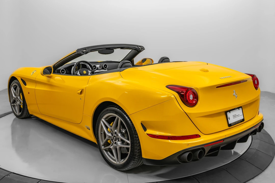 2017 Ferrari California T - Image 16 of 31