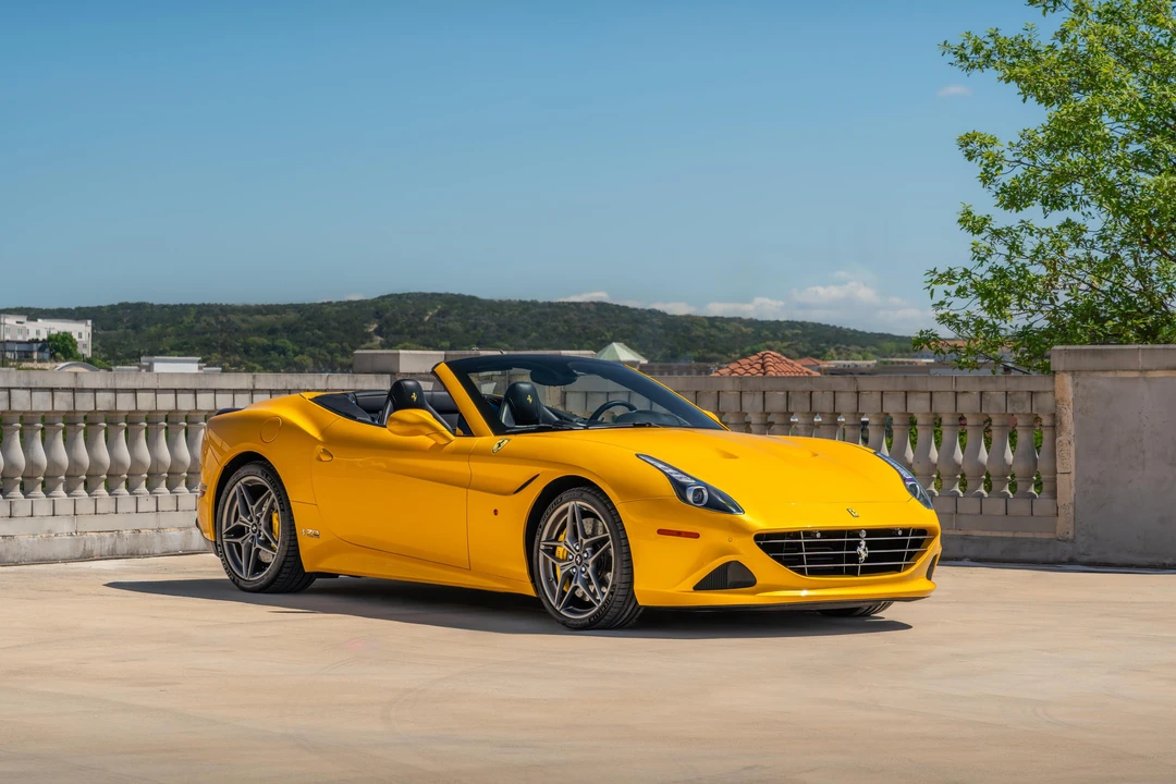 2017 Ferrari California T - Image 11 of 31