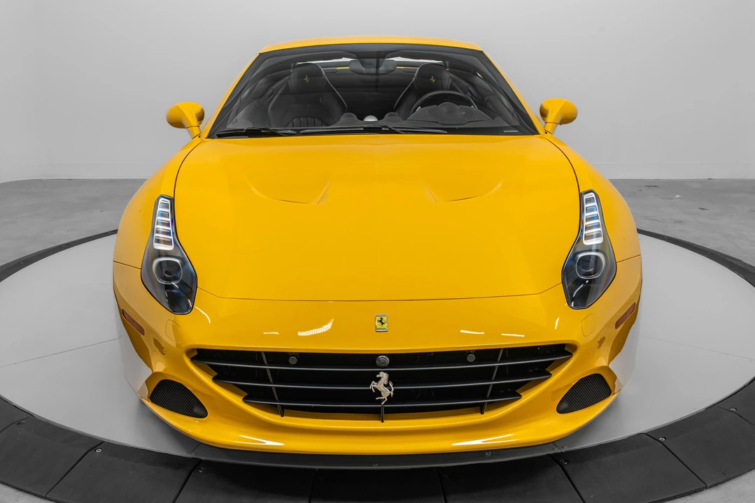 2017 Ferrari California T - Image 23 of 31
