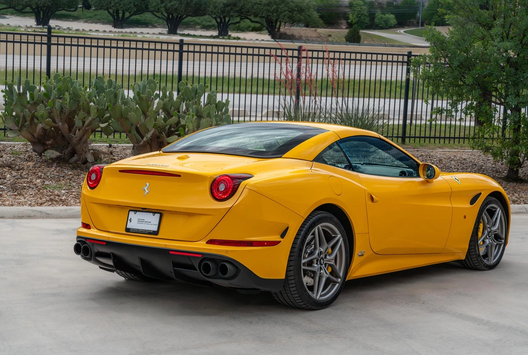 2017 Ferrari California T - Image 29 of 31