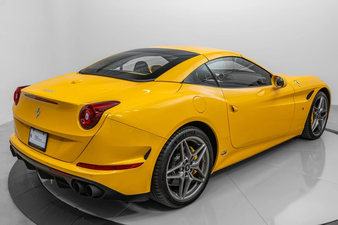 2017 Ferrari California T - Image 30 of 31