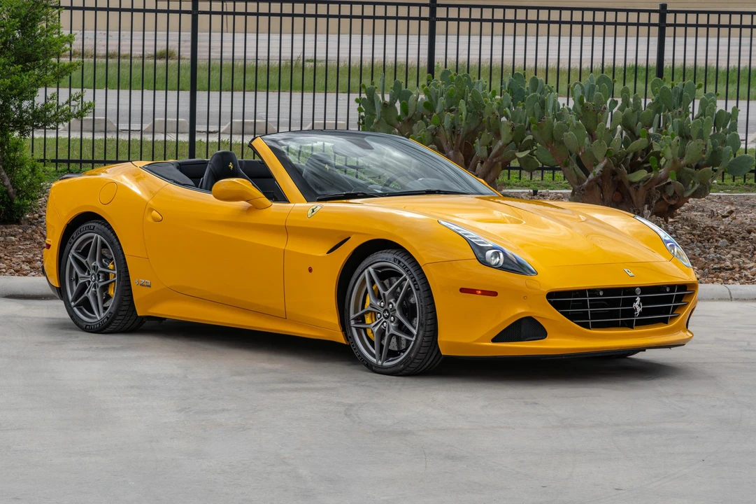 2017 Ferrari California T - Image 12 of 31