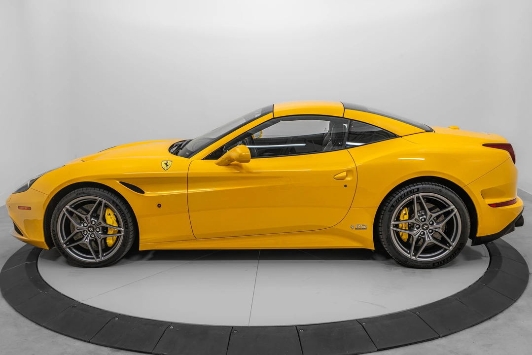 2017 Ferrari California T - Image 26 of 31