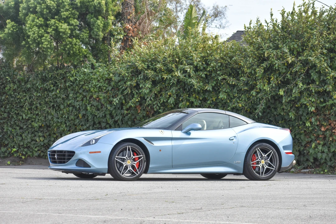 2017 Ferrari California T - Image 24 of 31