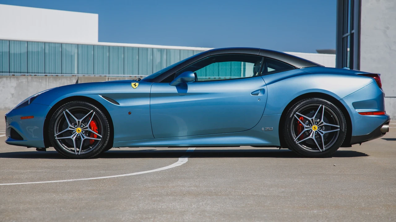 2017 Ferrari California T - Image 4 of 31