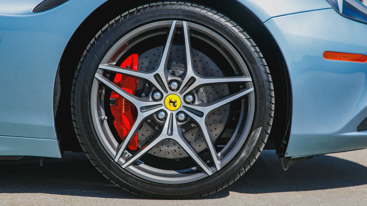 2017 Ferrari California T - Image 21 of 31