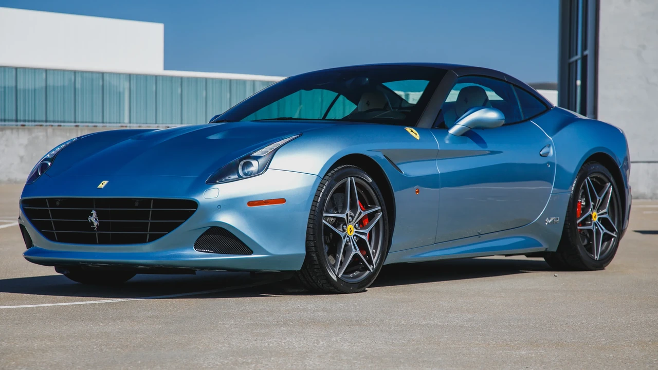 2017 Ferrari California T - Image 3 of 31