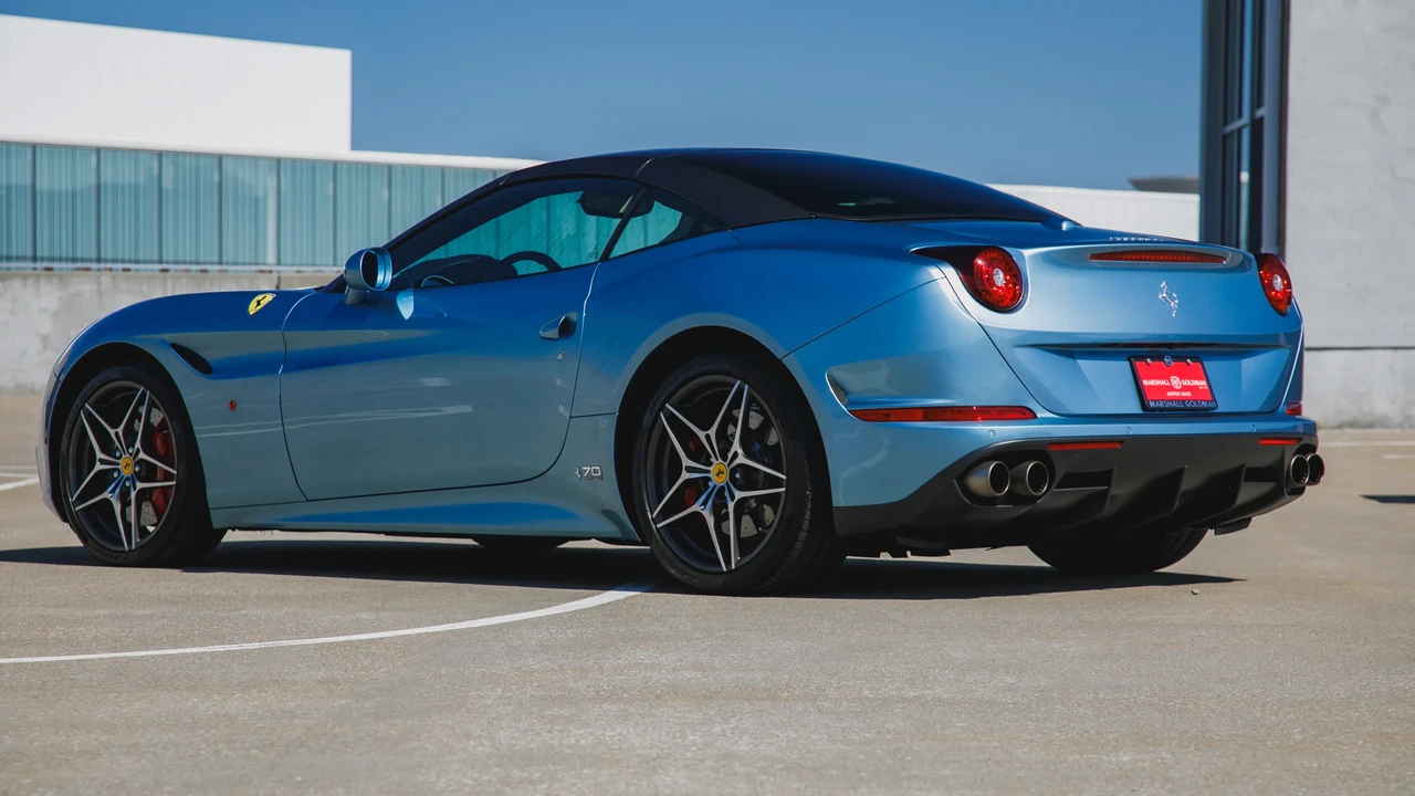 2017 Ferrari California T - Image 5 of 31