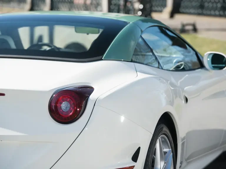 2017 Ferrari California T - Image 26 of 31
