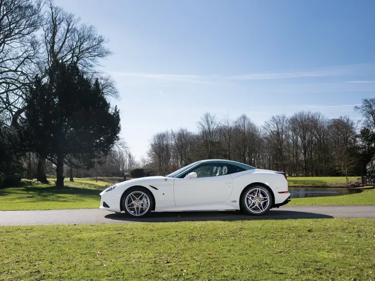 2017 Ferrari California T - Image 6 of 31