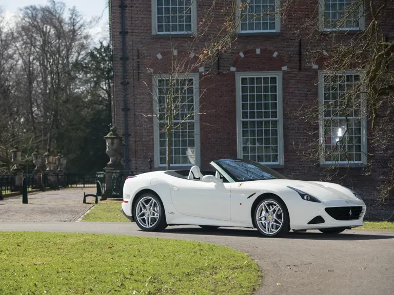 2017 Ferrari California T - Image 11 of 31