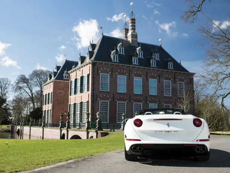 2017 Ferrari California T - Image 10 of 31