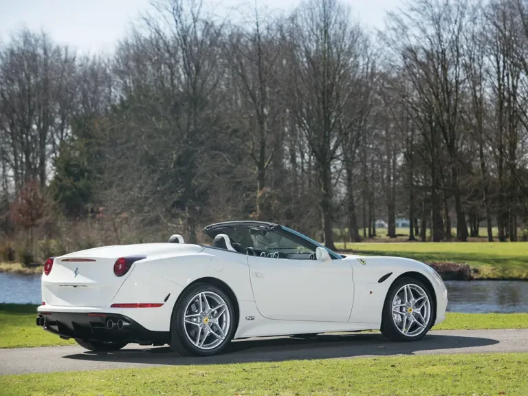 2017 Ferrari California T - Image 12 of 31