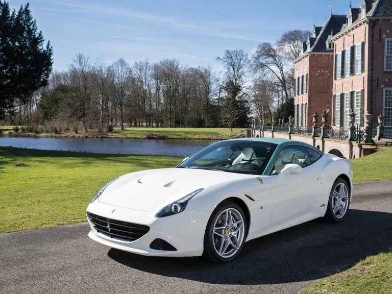2017 Ferrari California T - Image 2 of 31