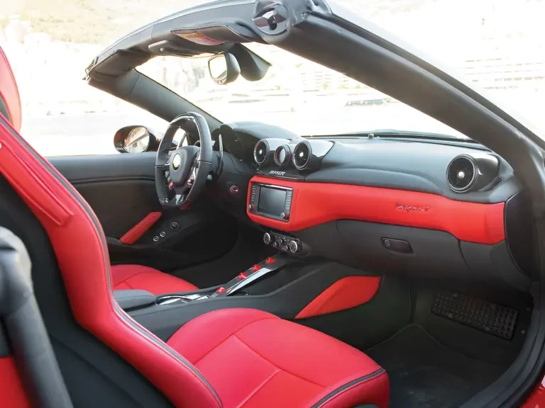 2017 Ferrari California T - Image 10 of 31