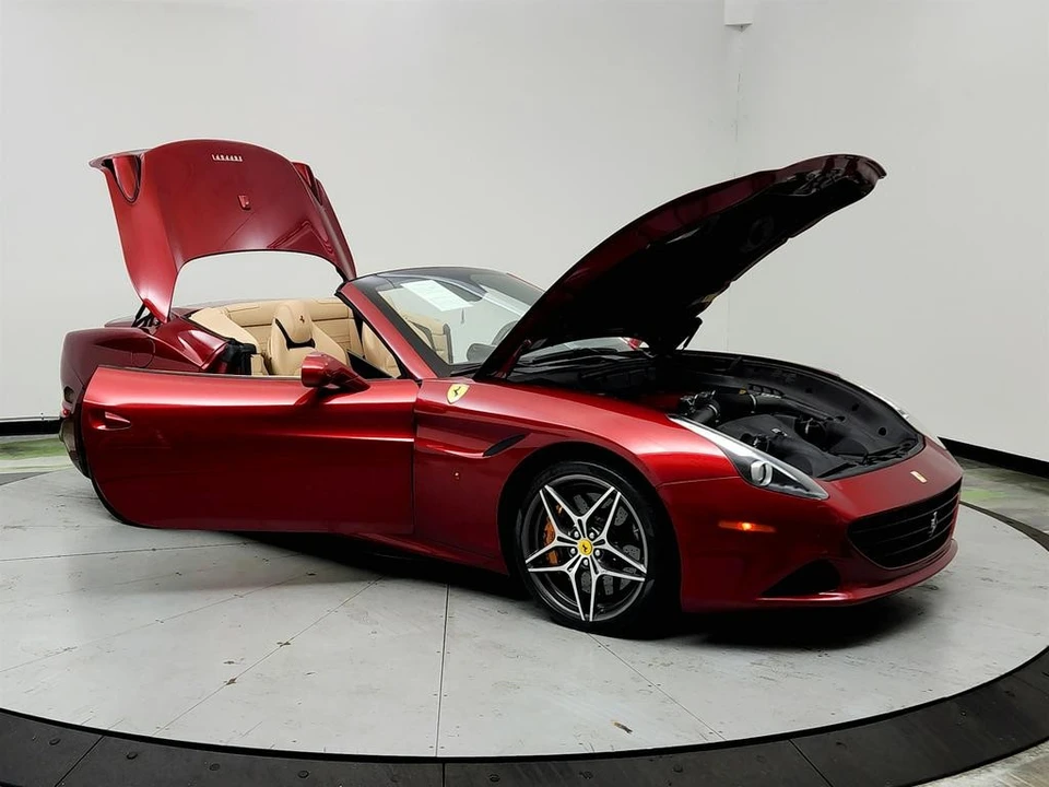 2017 Ferrari California T - Image 10 of 12