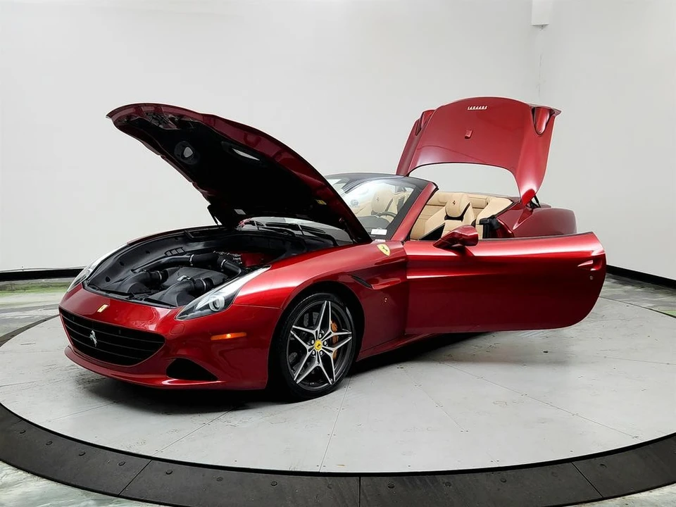 2017 Ferrari California T - Image 9 of 31
