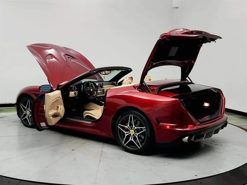 2017 Ferrari California T - Image 12 of 12