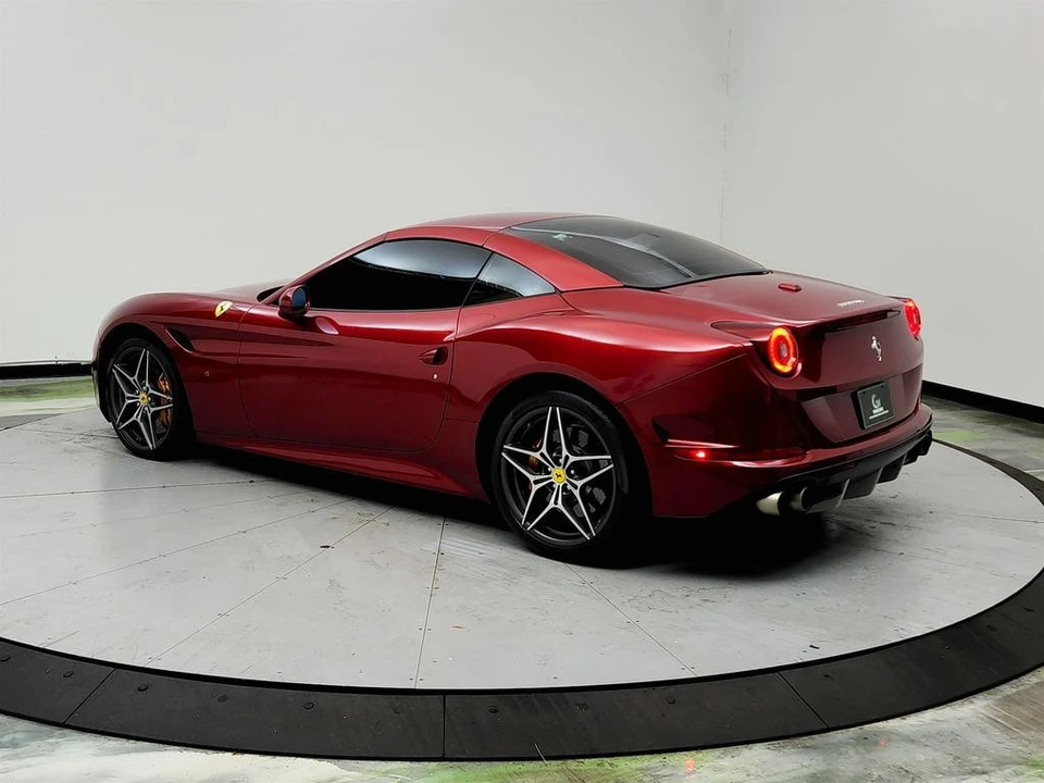 2017 Ferrari California T - Image 7 of 31