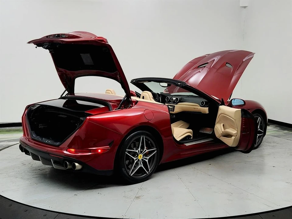 2017 Ferrari California T - Image 11 of 12